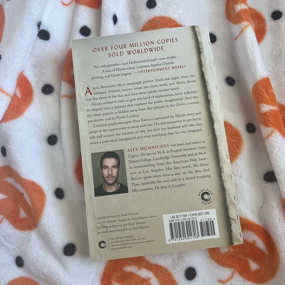 The Silent Patient by Alex Michaelides - Picture 3 of 3